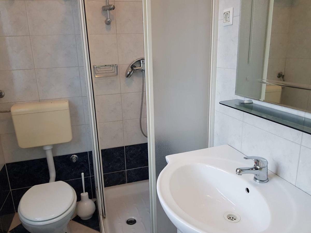 Mare Azzurro Apartments Пула Екстериор снимка