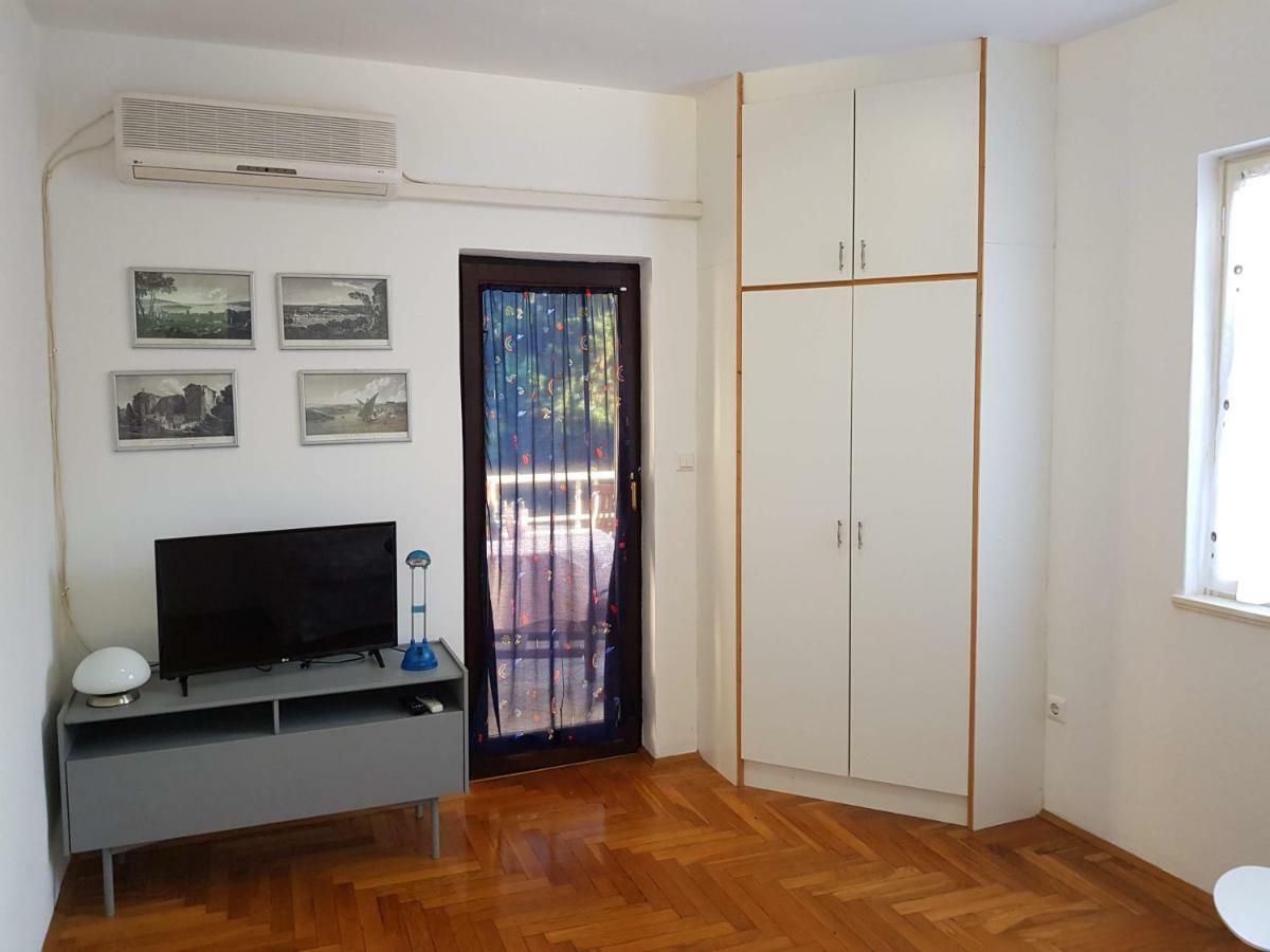 Mare Azzurro Apartments Пула Екстериор снимка