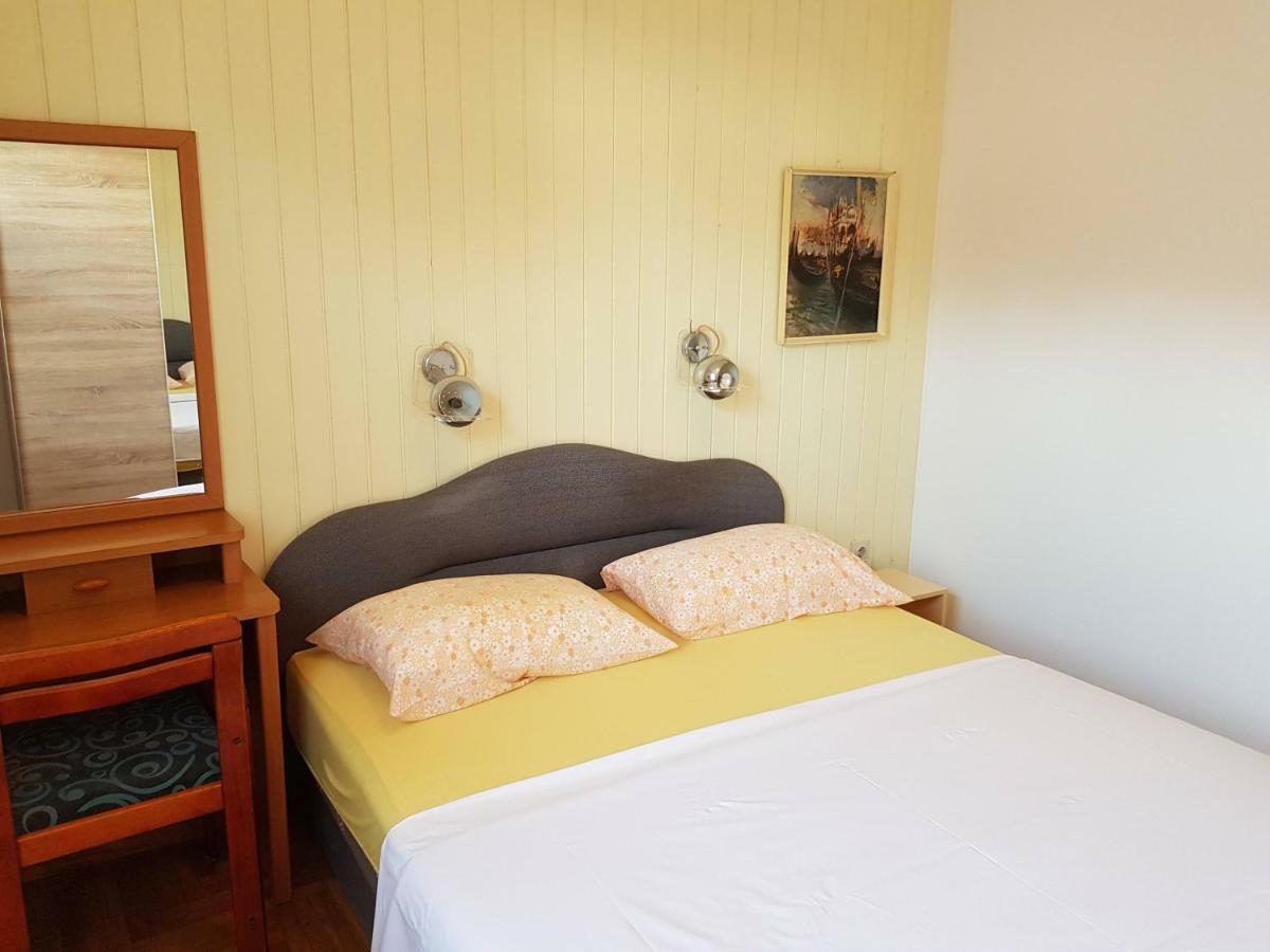 Mare Azzurro Apartments Пула Екстериор снимка