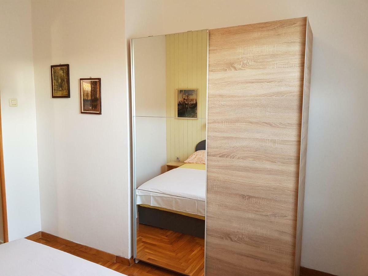 Mare Azzurro Apartments Пула Екстериор снимка