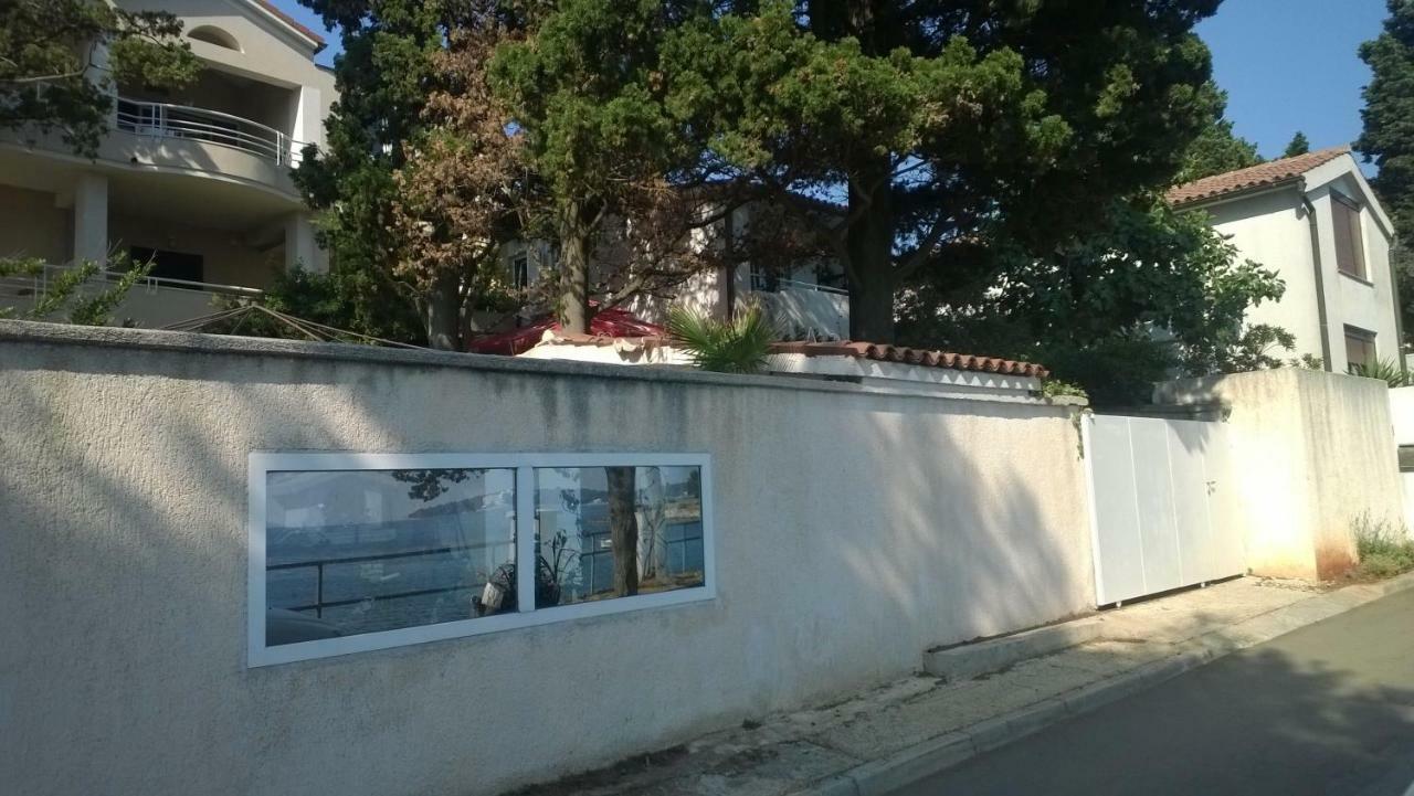 Mare Azzurro Apartments Пула Екстериор снимка